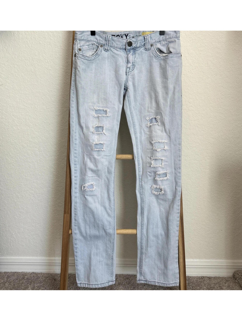 Roxy Low Rise Juniors Light Wash Distressed Jeans Size 9 Gold Coast Skinny Fit